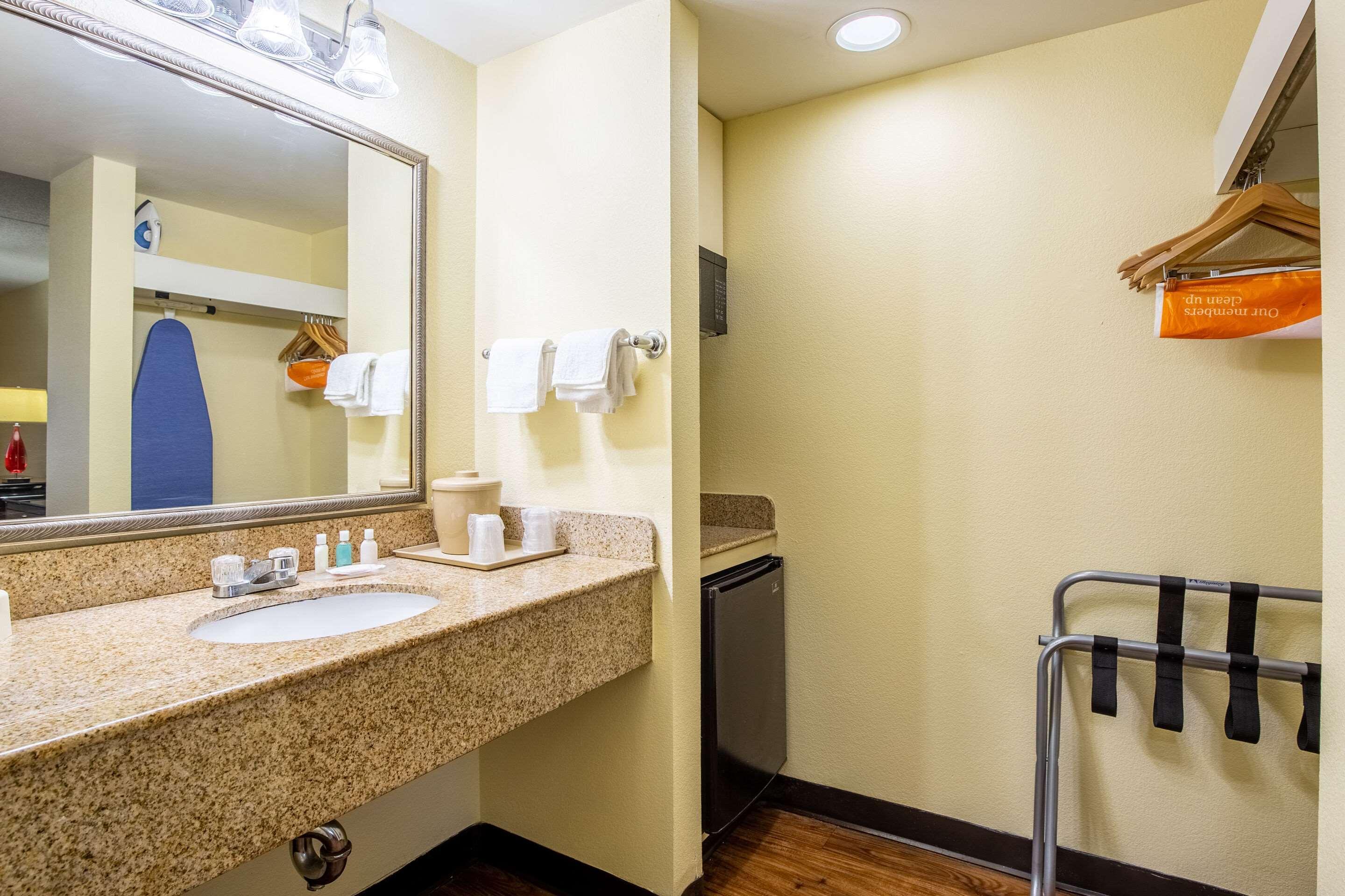 Econo Lodge Naval Station Норфолк Екстер'єр фото