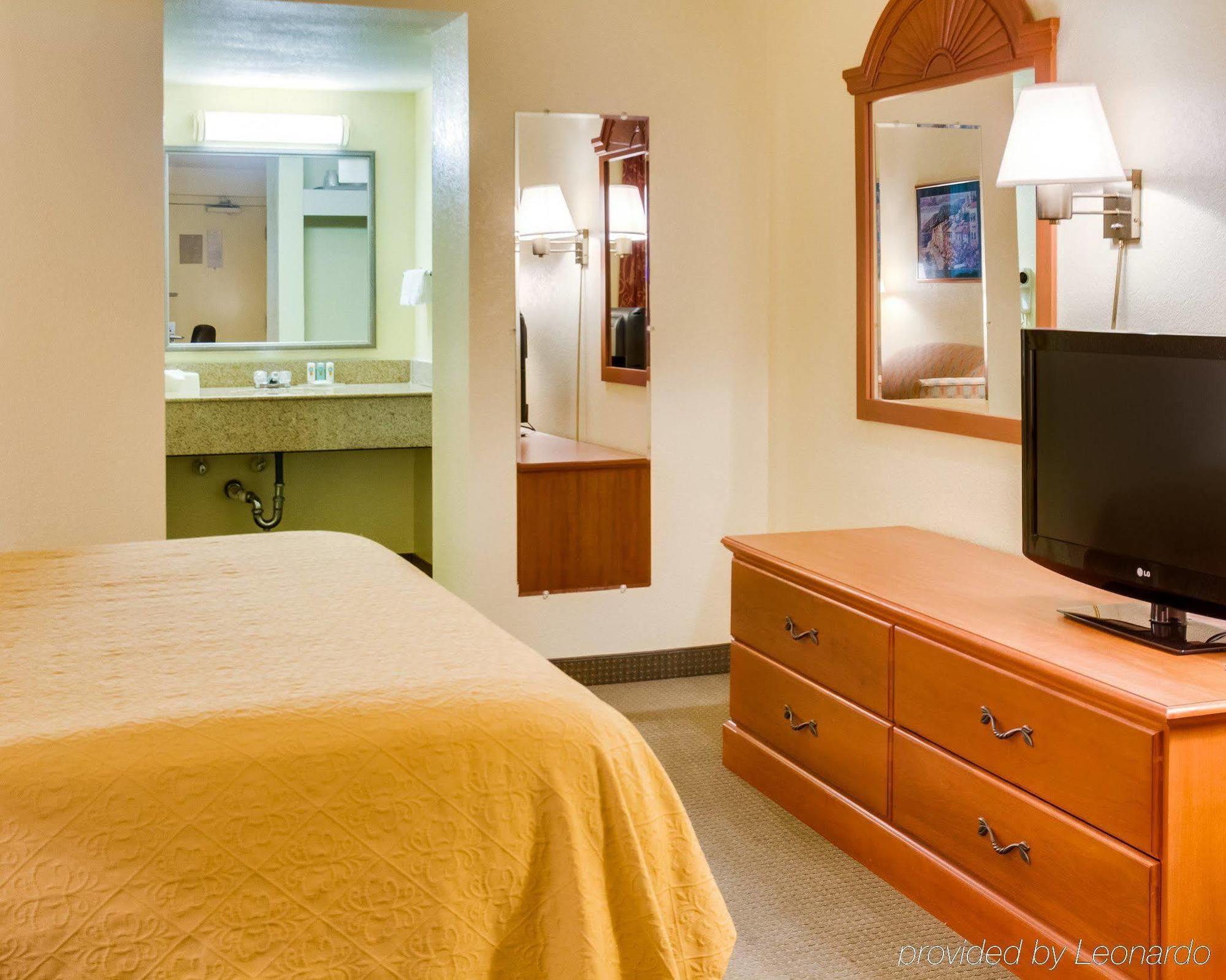 Econo Lodge Naval Station Норфолк Екстер'єр фото